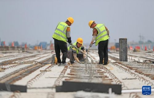 京哈高速辽宁段改扩建工程施工忙